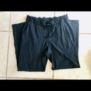 Lululemon on the fly crop